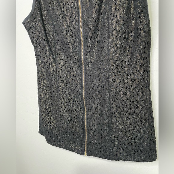 Banana Republic Black and Gold Lace Sleeveless Top with Back Zipper Detail - Picture 4 of 8